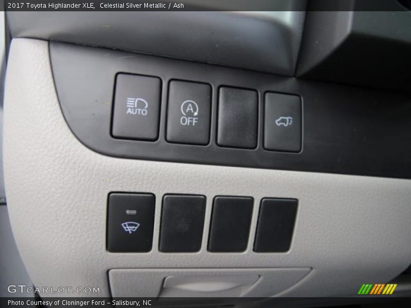 Controls of 2017 Highlander XLE
