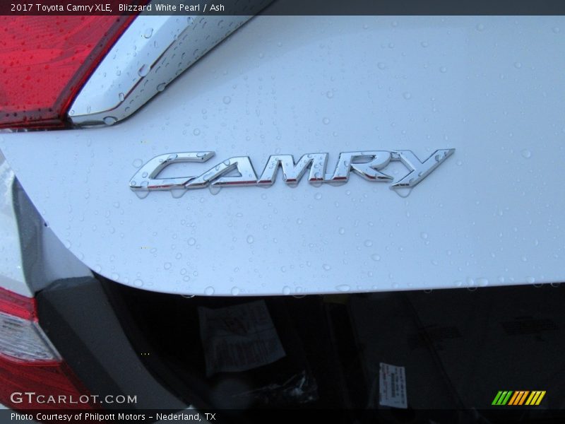 Blizzard White Pearl / Ash 2017 Toyota Camry XLE