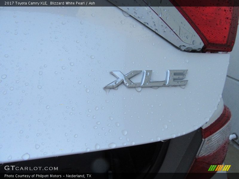 Blizzard White Pearl / Ash 2017 Toyota Camry XLE