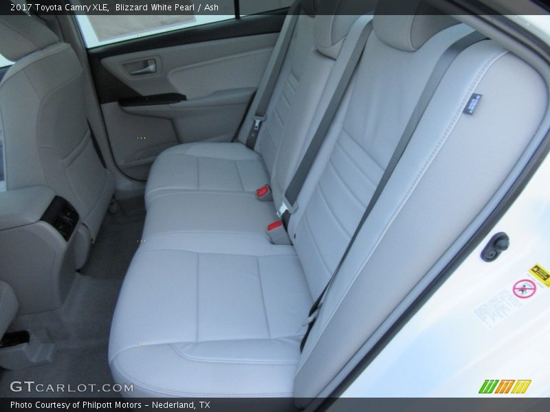Blizzard White Pearl / Ash 2017 Toyota Camry XLE