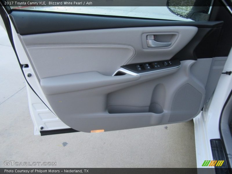 Blizzard White Pearl / Ash 2017 Toyota Camry XLE