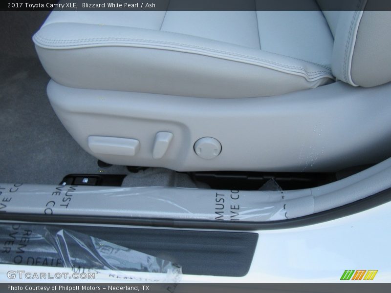 Blizzard White Pearl / Ash 2017 Toyota Camry XLE