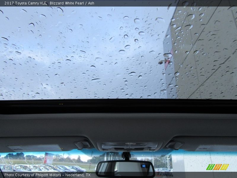 Blizzard White Pearl / Ash 2017 Toyota Camry XLE