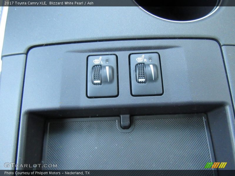 Blizzard White Pearl / Ash 2017 Toyota Camry XLE