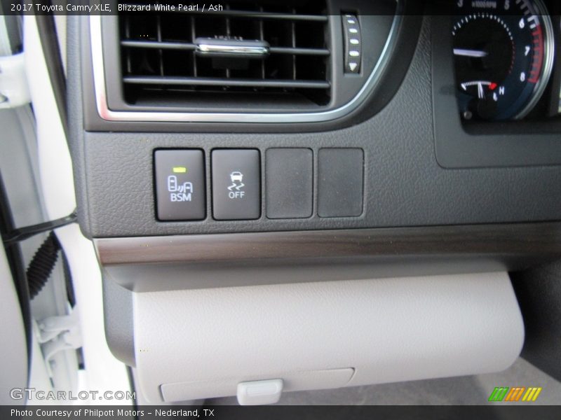 Blizzard White Pearl / Ash 2017 Toyota Camry XLE