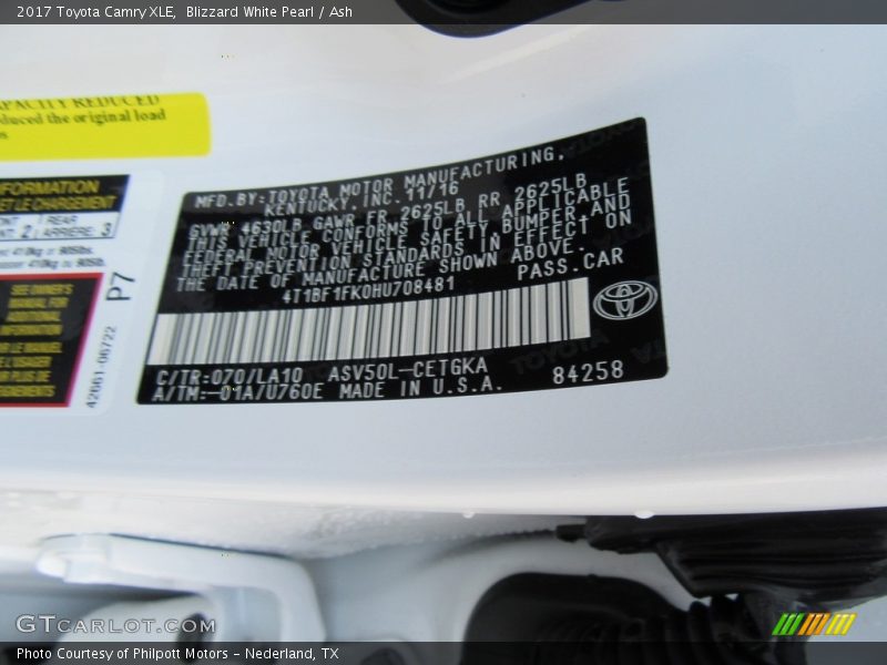 Blizzard White Pearl / Ash 2017 Toyota Camry XLE