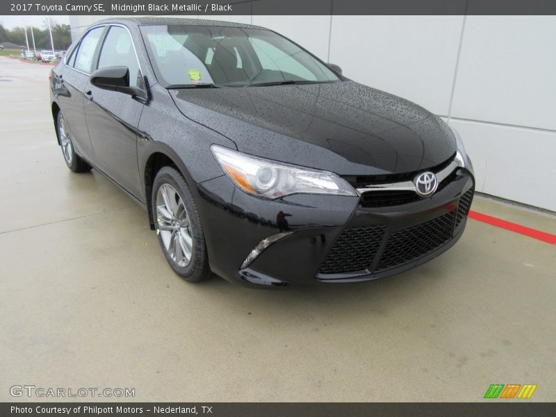 Midnight Black Metallic / Black 2017 Toyota Camry SE