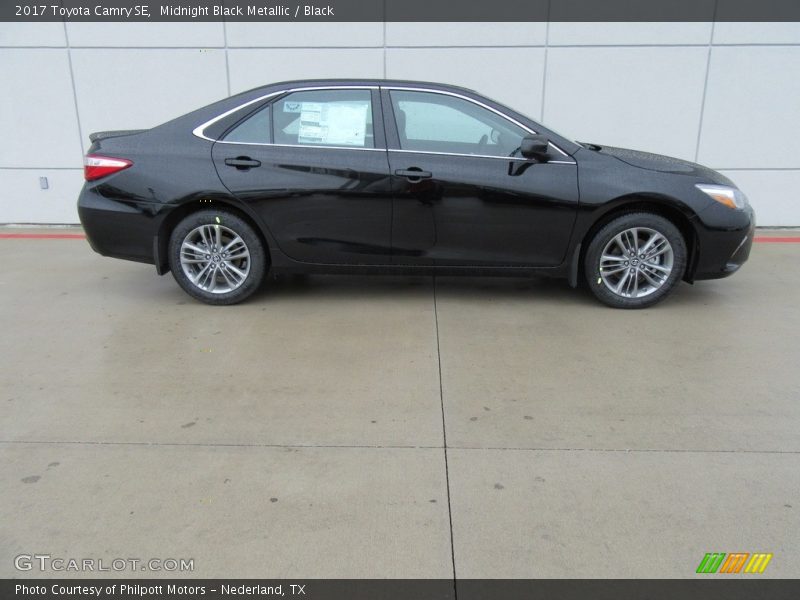 Midnight Black Metallic / Black 2017 Toyota Camry SE