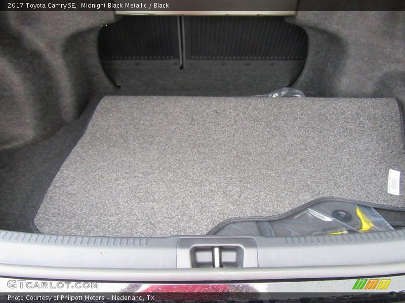 Midnight Black Metallic / Black 2017 Toyota Camry SE