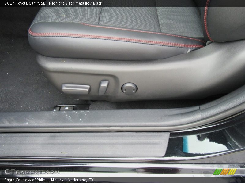 Midnight Black Metallic / Black 2017 Toyota Camry SE