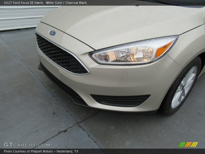 White Gold / Charcoal Black 2017 Ford Focus SE Hatch