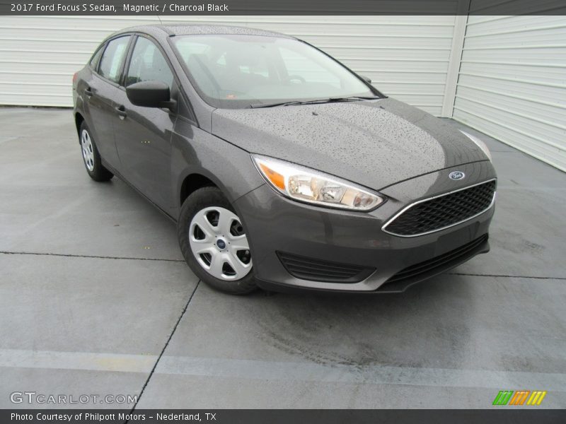 Magnetic / Charcoal Black 2017 Ford Focus S Sedan