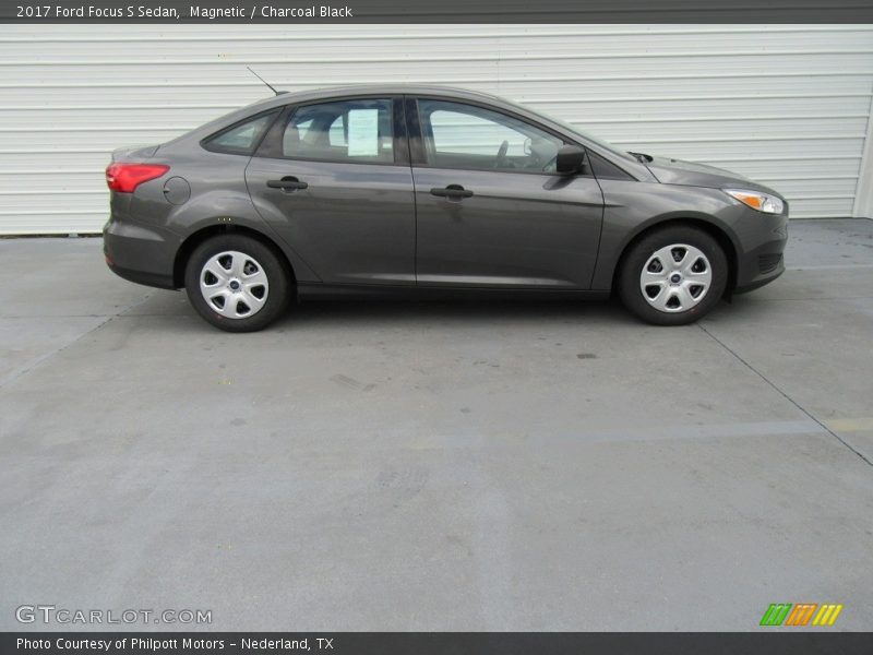 Magnetic / Charcoal Black 2017 Ford Focus S Sedan