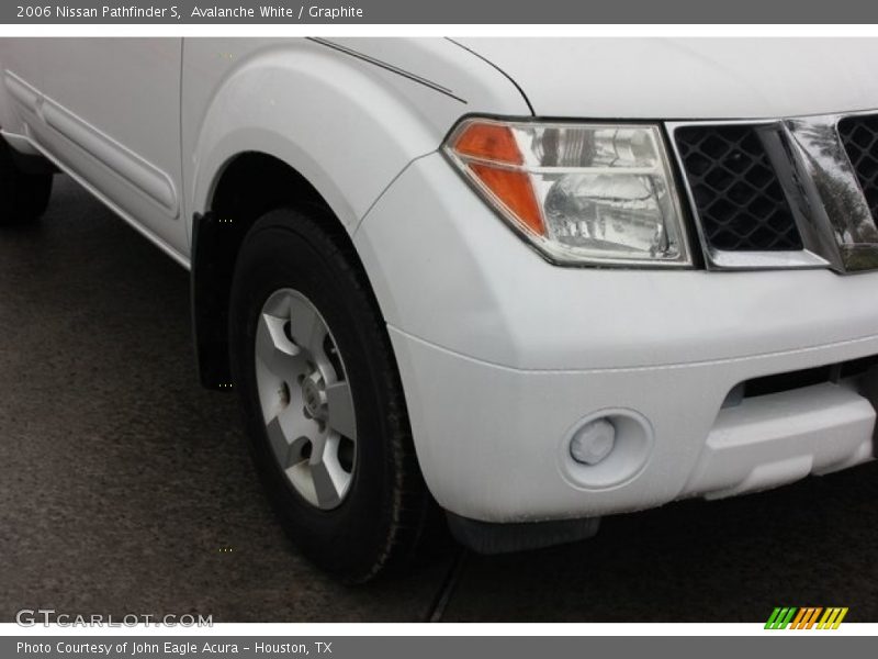 Avalanche White / Graphite 2006 Nissan Pathfinder S