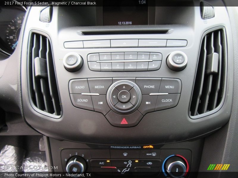Magnetic / Charcoal Black 2017 Ford Focus S Sedan
