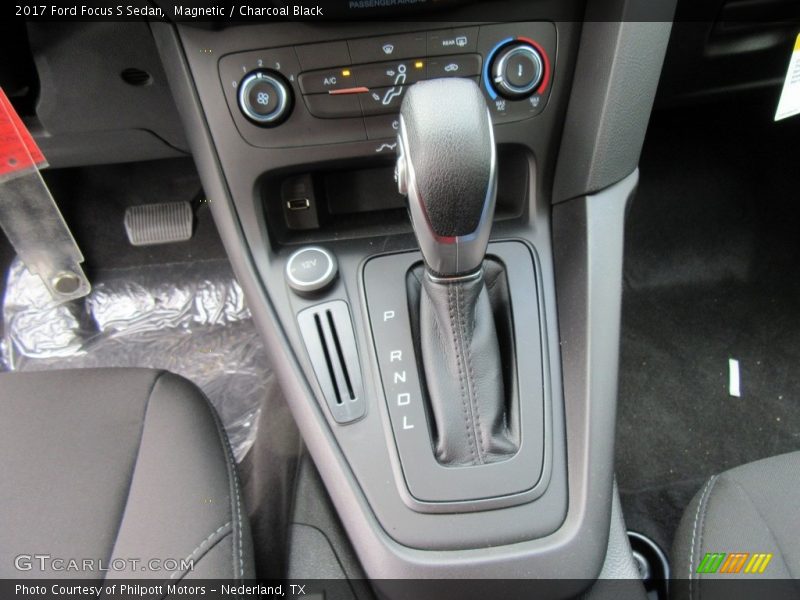 Magnetic / Charcoal Black 2017 Ford Focus S Sedan