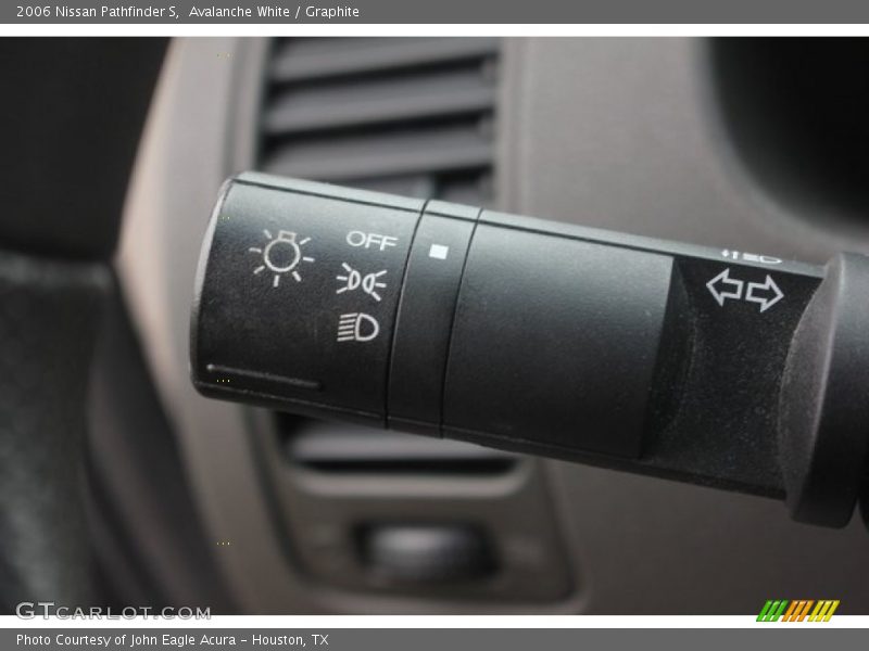 Avalanche White / Graphite 2006 Nissan Pathfinder S