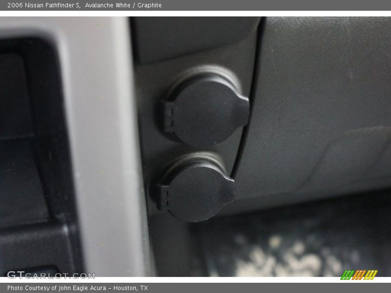 Avalanche White / Graphite 2006 Nissan Pathfinder S