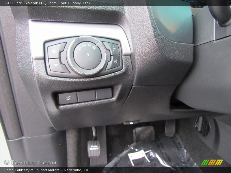 Ingot Silver / Ebony Black 2017 Ford Explorer XLT