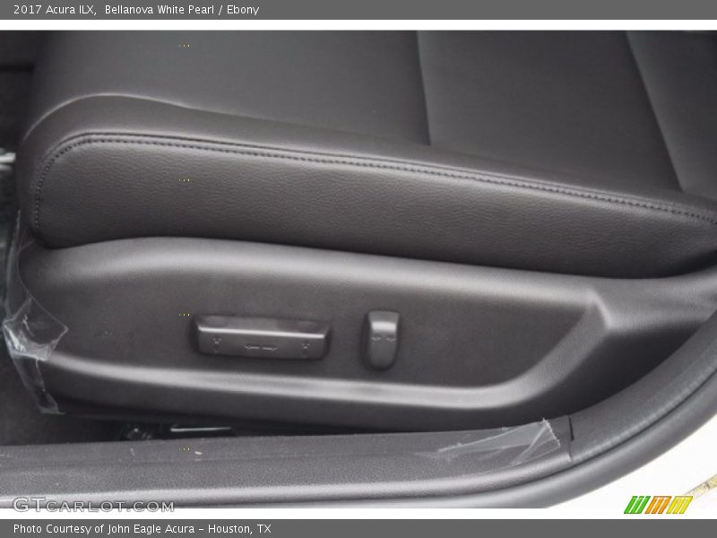 Bellanova White Pearl / Ebony 2017 Acura ILX
