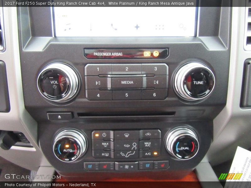 Controls of 2017 F250 Super Duty King Ranch Crew Cab 4x4