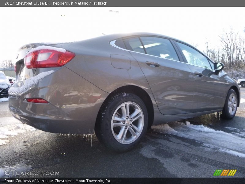 Pepperdust Metallic / Jet Black 2017 Chevrolet Cruze LT
