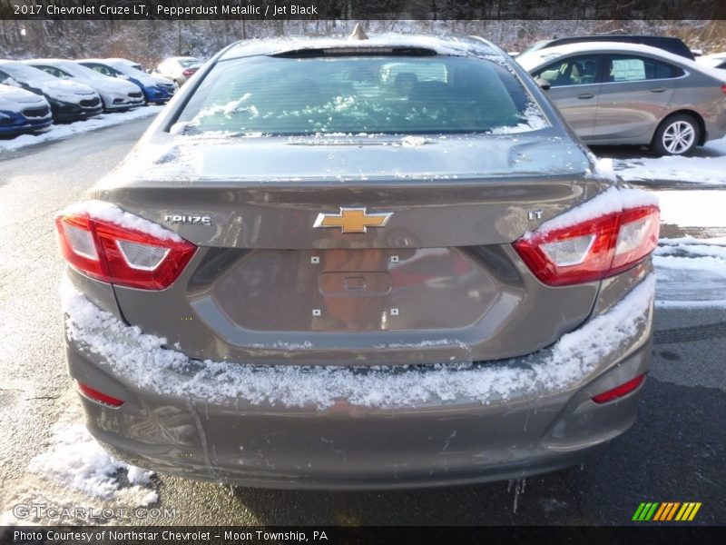 Pepperdust Metallic / Jet Black 2017 Chevrolet Cruze LT