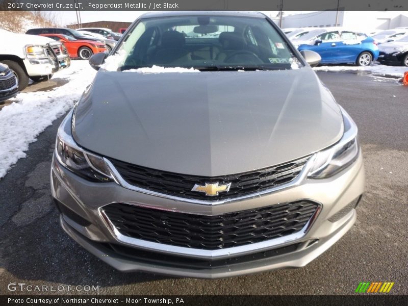 Pepperdust Metallic / Jet Black 2017 Chevrolet Cruze LT
