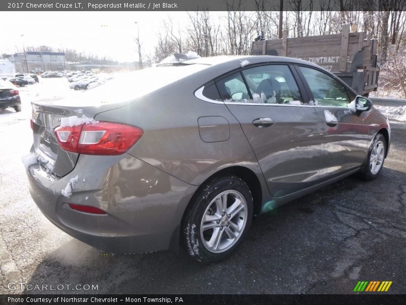 Pepperdust Metallic / Jet Black 2017 Chevrolet Cruze LT