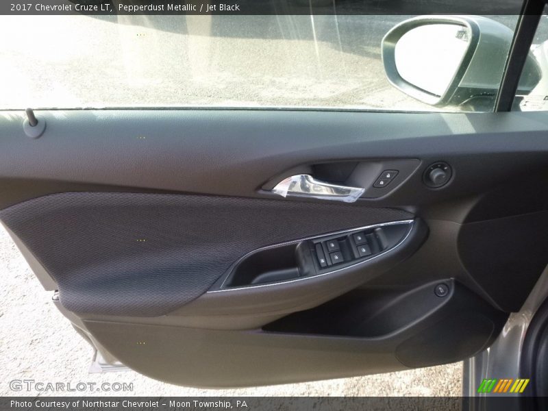 Pepperdust Metallic / Jet Black 2017 Chevrolet Cruze LT