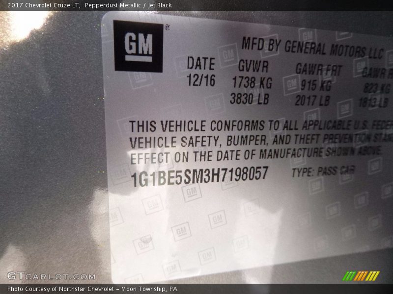 Pepperdust Metallic / Jet Black 2017 Chevrolet Cruze LT