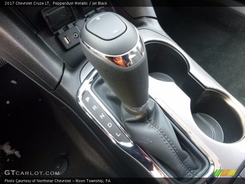 Pepperdust Metallic / Jet Black 2017 Chevrolet Cruze LT