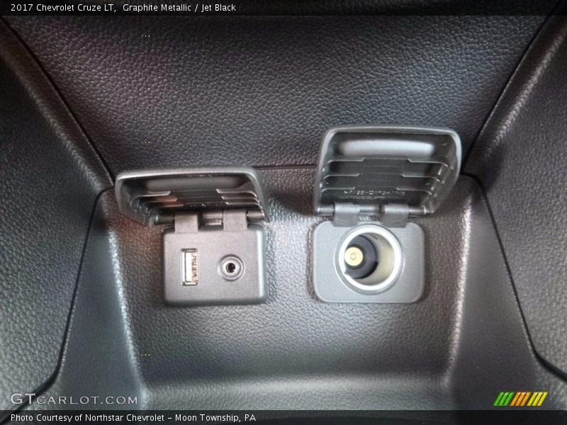 Graphite Metallic / Jet Black 2017 Chevrolet Cruze LT
