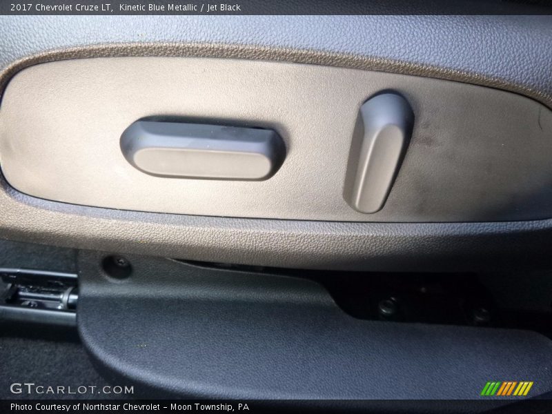 Kinetic Blue Metallic / Jet Black 2017 Chevrolet Cruze LT