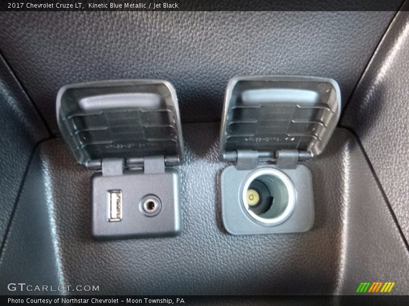 Kinetic Blue Metallic / Jet Black 2017 Chevrolet Cruze LT