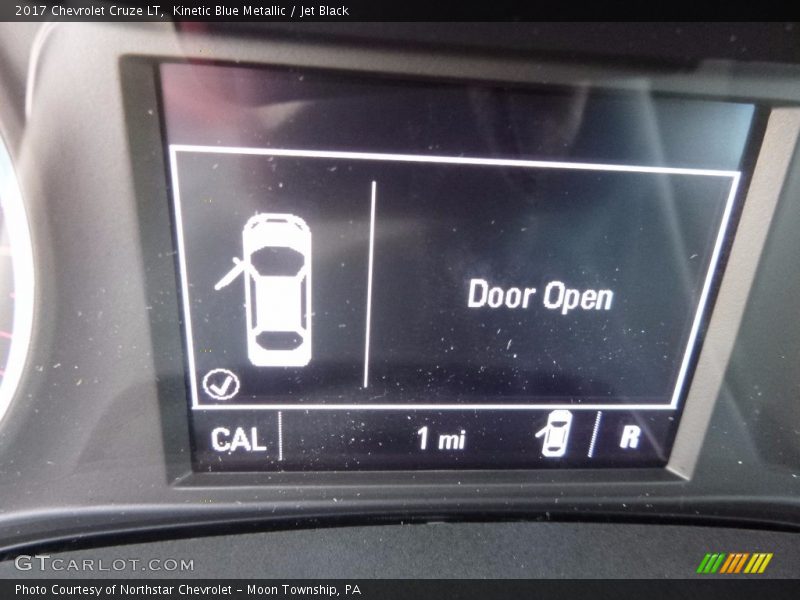 Kinetic Blue Metallic / Jet Black 2017 Chevrolet Cruze LT