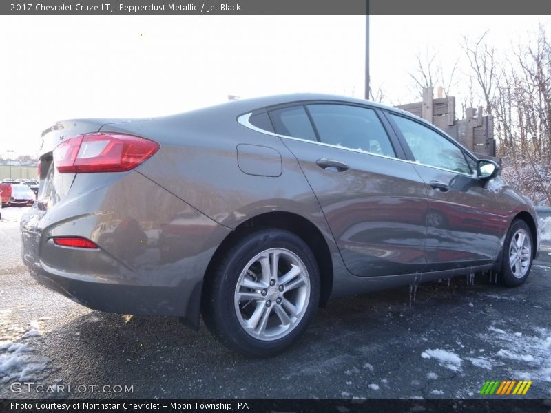 Pepperdust Metallic / Jet Black 2017 Chevrolet Cruze LT