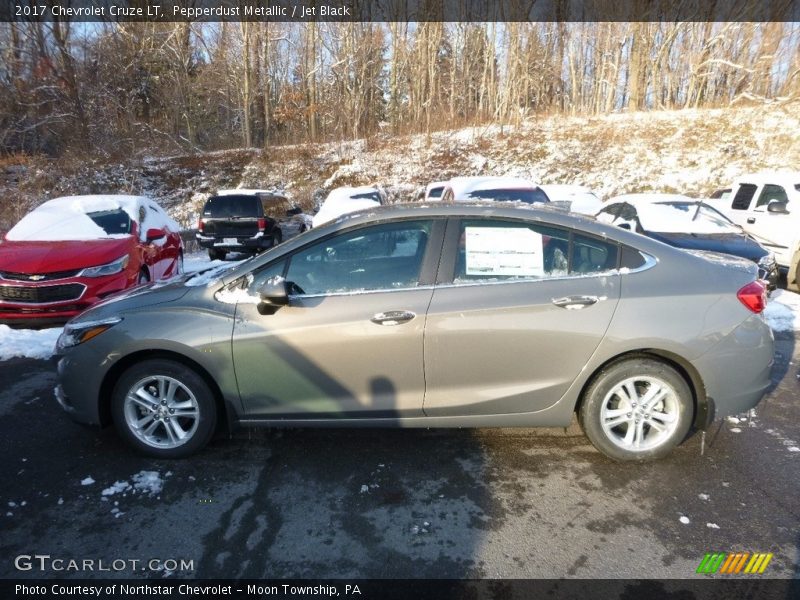 Pepperdust Metallic / Jet Black 2017 Chevrolet Cruze LT