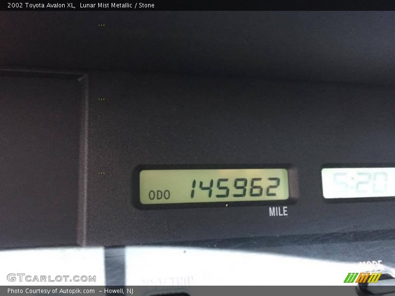 Lunar Mist Metallic / Stone 2002 Toyota Avalon XL