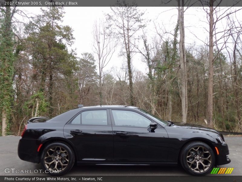  2017 300 S Gloss Black
