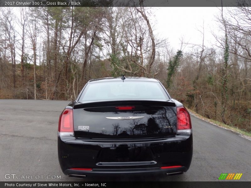Gloss Black / Black 2017 Chrysler 300 S