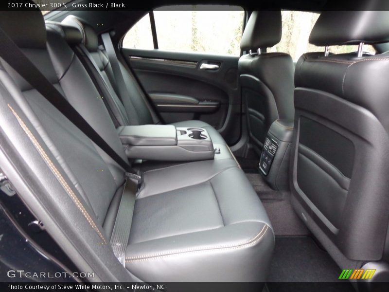 Gloss Black / Black 2017 Chrysler 300 S