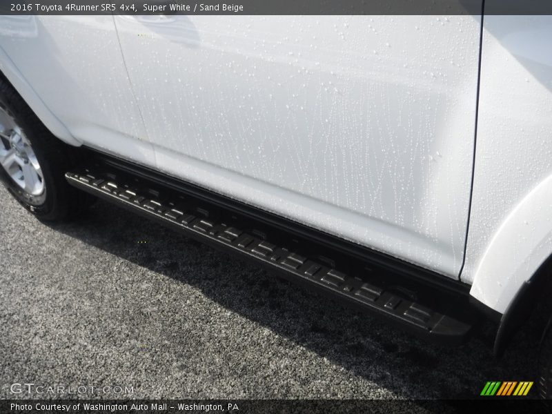 Super White / Sand Beige 2016 Toyota 4Runner SR5 4x4