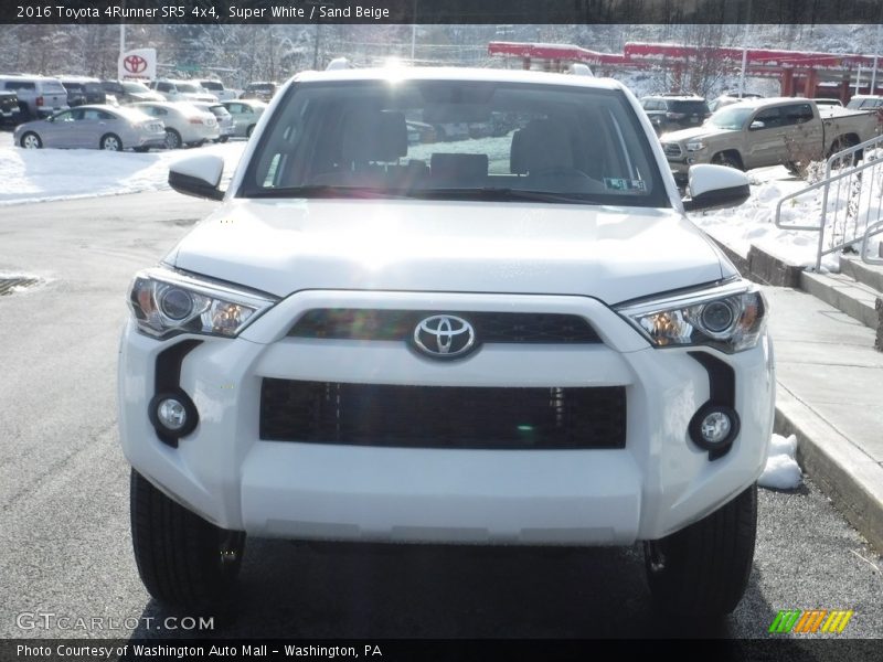 Super White / Sand Beige 2016 Toyota 4Runner SR5 4x4