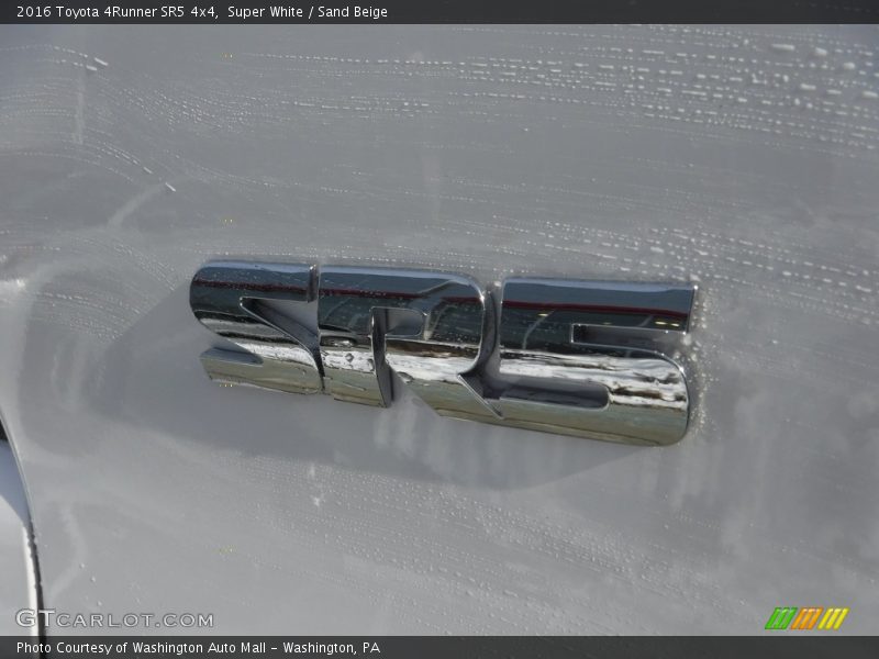 Super White / Sand Beige 2016 Toyota 4Runner SR5 4x4