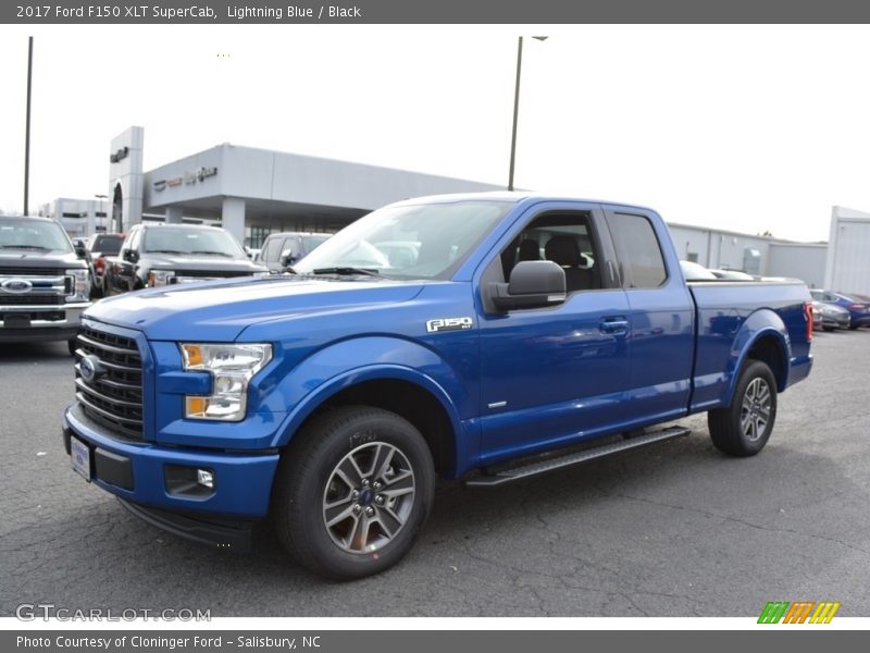 Front 3/4 View of 2017 F150 XLT SuperCab