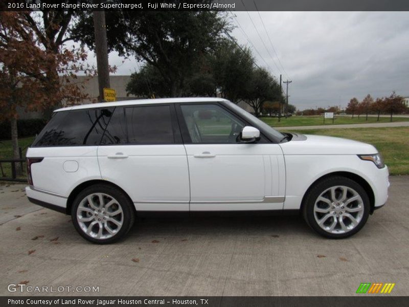 Fuji White / Espresso/Almond 2016 Land Rover Range Rover Supercharged