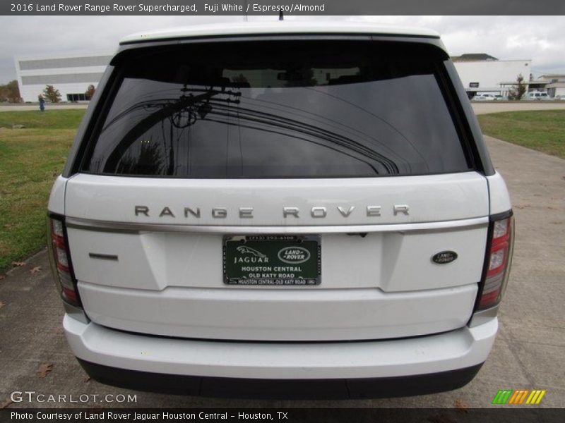 Fuji White / Espresso/Almond 2016 Land Rover Range Rover Supercharged