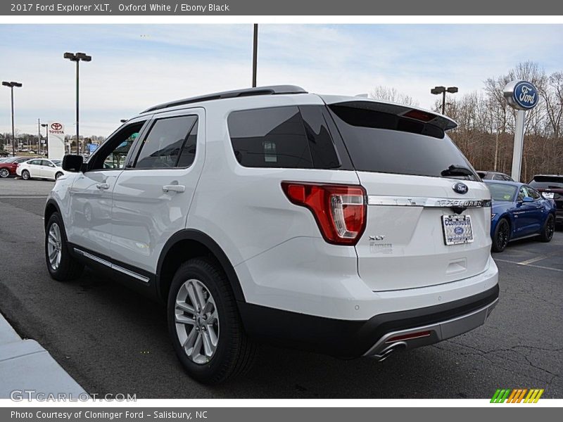 Oxford White / Ebony Black 2017 Ford Explorer XLT