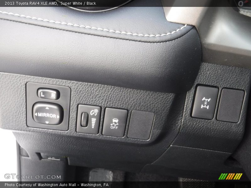 Super White / Black 2013 Toyota RAV4 XLE AWD